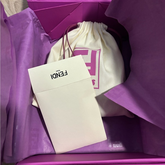 Fendi Skims Pouch🩷 - Picture 11 of 13